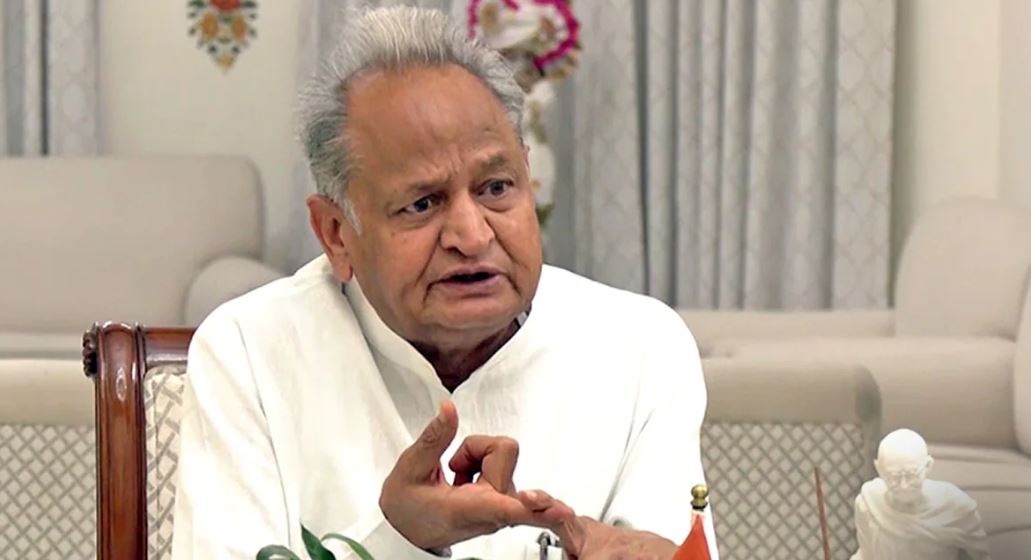 Rajasthan कांग्रेस में बड़ा उलटफेर, CM Gehlot के करीबी विधायकों का कट सकता है टिकेट