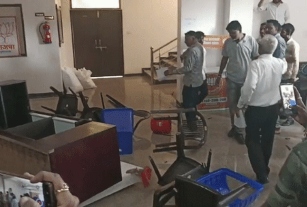 भाजपा की दूसरी सूची के बाद राजसमंद में बीजेपी कार्यालय में तोड़फोड़, चित्तौड़गढ़ में प्रदेशाध्यक्ष के घर पर पथराव