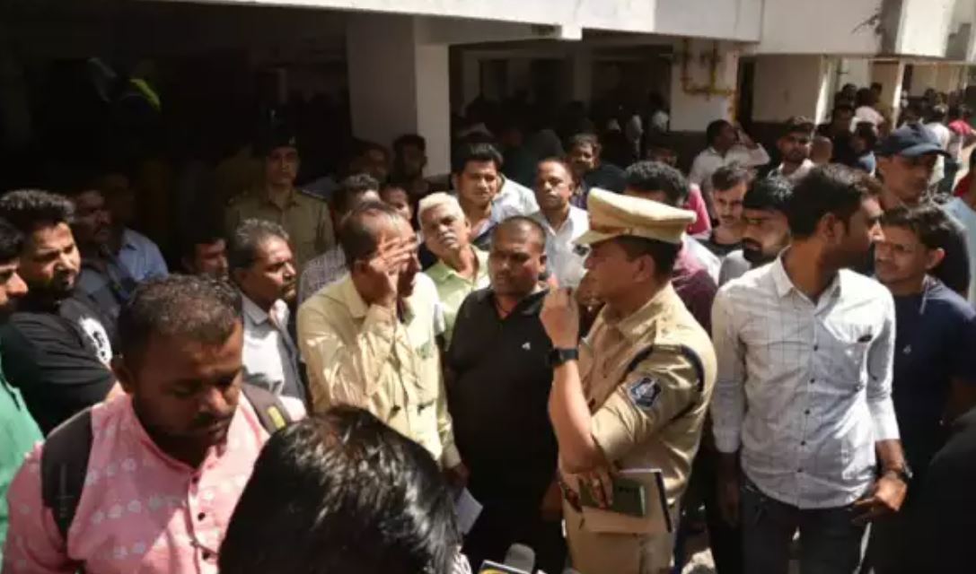 एक घर के सात लोगो ने एक साथ कि आत्महत्या