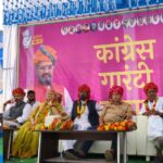 A huge crowd gathered in the 7 Guarantee Yatra of Congress from Indragarh to Karwar, historical felicitation took place in Sumerganjmandi.