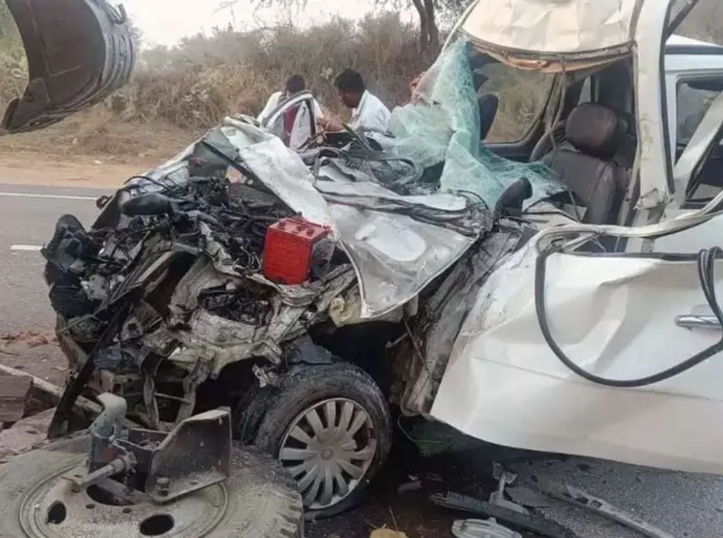 Five policemen of Khinvsar police station, who were going to Jhunjhunu on duty for PM Modi's meeting, died, 2 injured.