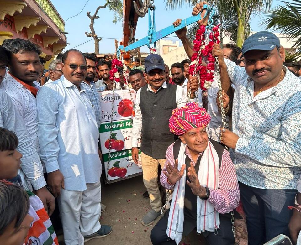 Congress candidate Harimohan Sharma sought votes and support in Barad area.