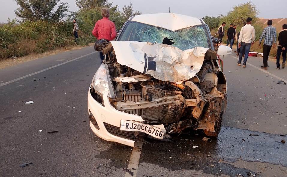Two bike riding youths died on the spot in the accident