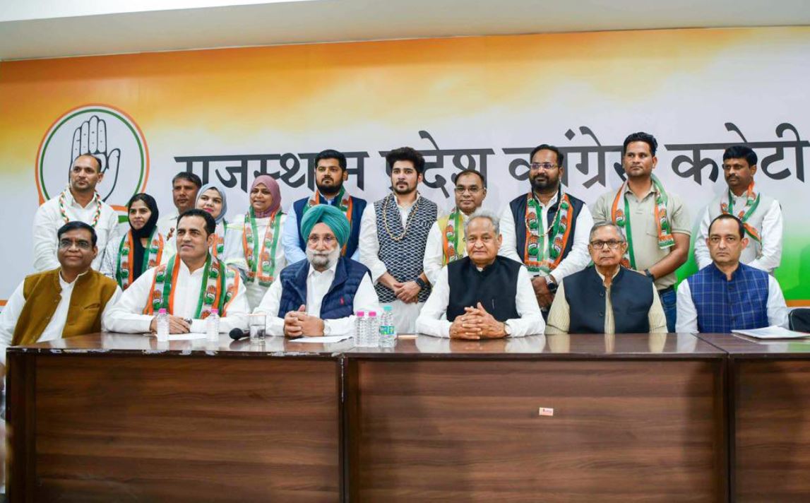 Big blow to BJP! Amin Pathan, close to Vasundhara Raje, joined hands with Congress in the presence of CM Gehlot.