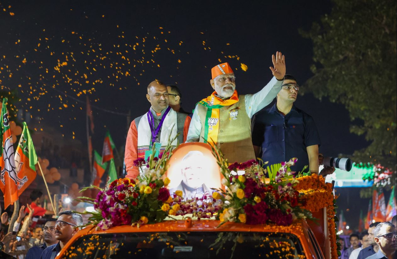 PM Modi's mega road show in Jaipur, attempt to get 8 seats in four kilometers?