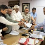 CM गहलोत का नामांकन हो सकता है रद्द! शिकायत करने चुनाव आयोग पहुंचे केंद्रीय मंत्री शेखावत