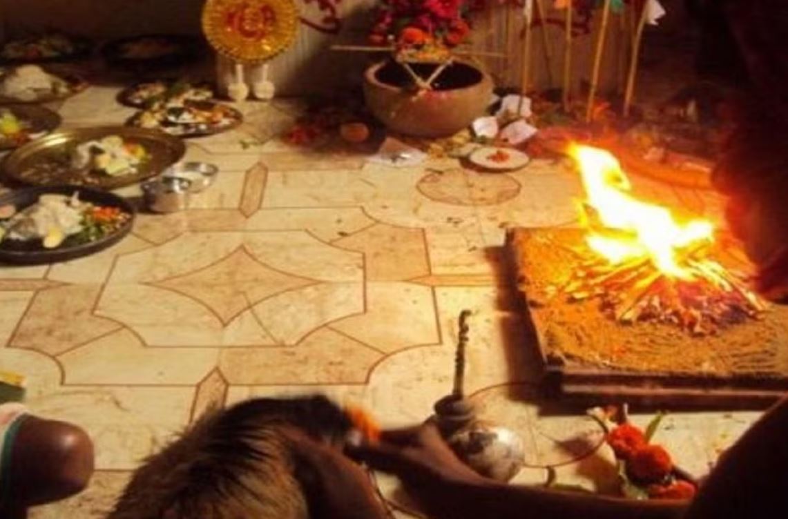 अस्पताल में झाड़ फूंक कर महिला को जिंदा करने की कोशिश करता रहा तांत्रिक, डॉक्टर-पुलिस देखती रही
