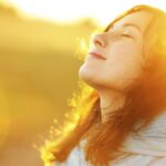 Vitamin D के लिए कब और कितनी देर तक धूप में बैठना सही, जाने