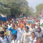 Congress candidate Harimohan Sharma did a road show in Taleda, sought votes in the name of development.