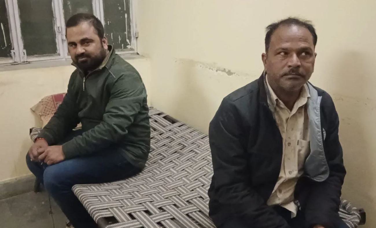 In Sawai Madhopur, ACB arrested ranger and driver home guard red handed while taking bribe of five thousand rupees.