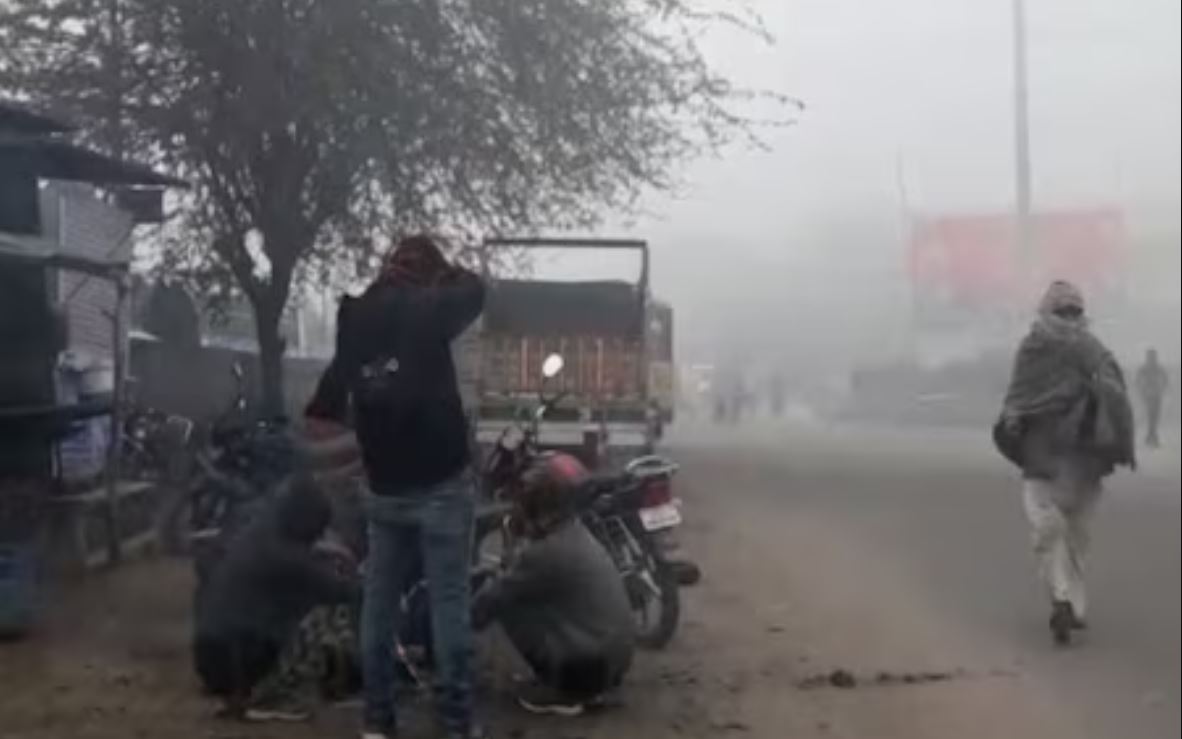 Many cities in Rajasthan wrapped in dense fog, brakes on vehicle speed