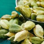 Cardamom not only improves the taste of food but also improves health, know its benefits.