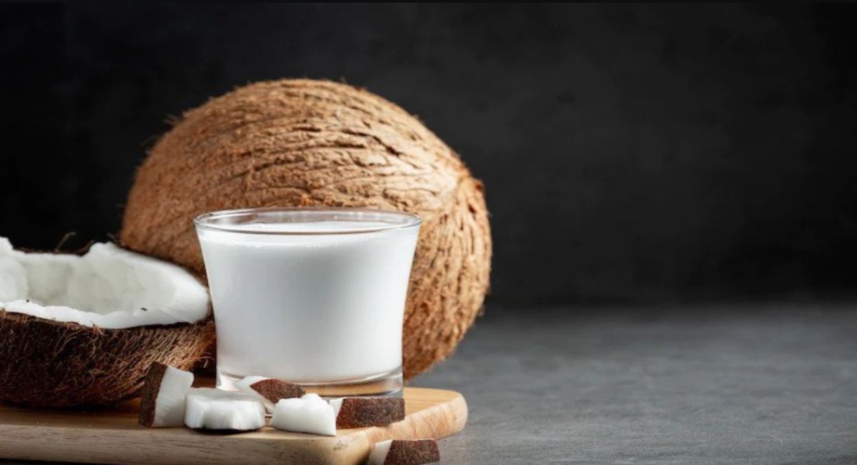 Use coconut milk for hair, many problems will go away together