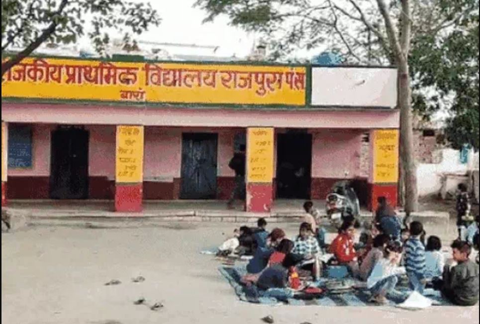 Instead of the couple, 3 fake teachers were arrested while teaching in the school, exploits of the head master and his teacher wife.