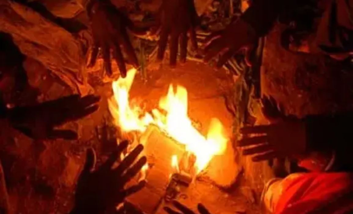 Clothes caught fire while heating bonfire, young man burnt alive