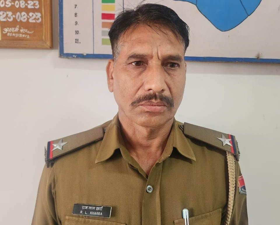 Aligarh police station's bribe taker ASI arrested red handed while taking bribe of Rs 2000, had asked for bribe in lieu of presenting challan