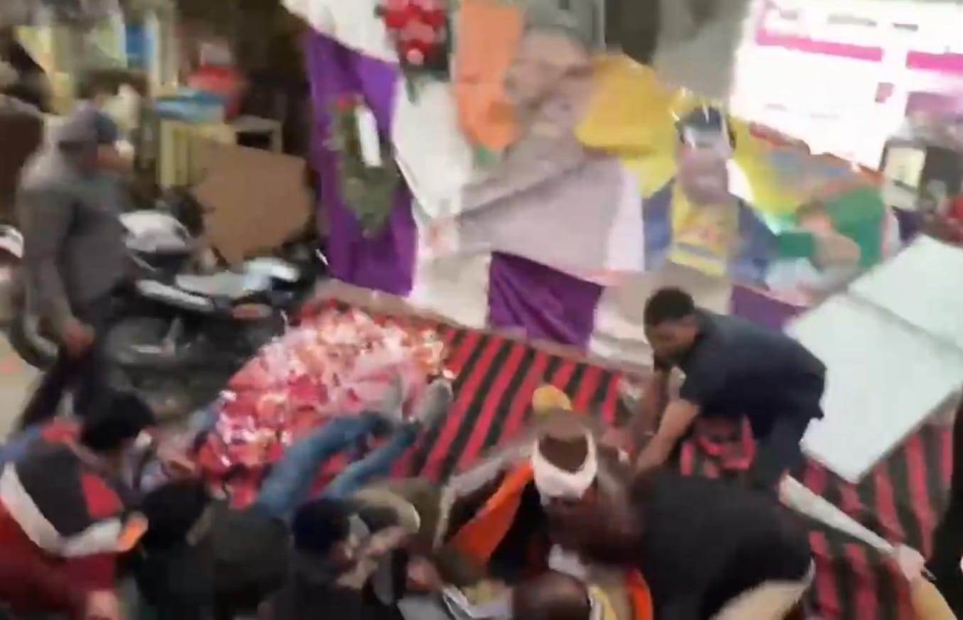 The stage built to welcome Minister of State Nagar collapsed, Minister, Pradhan and worker were seriously injured, Kota referred.