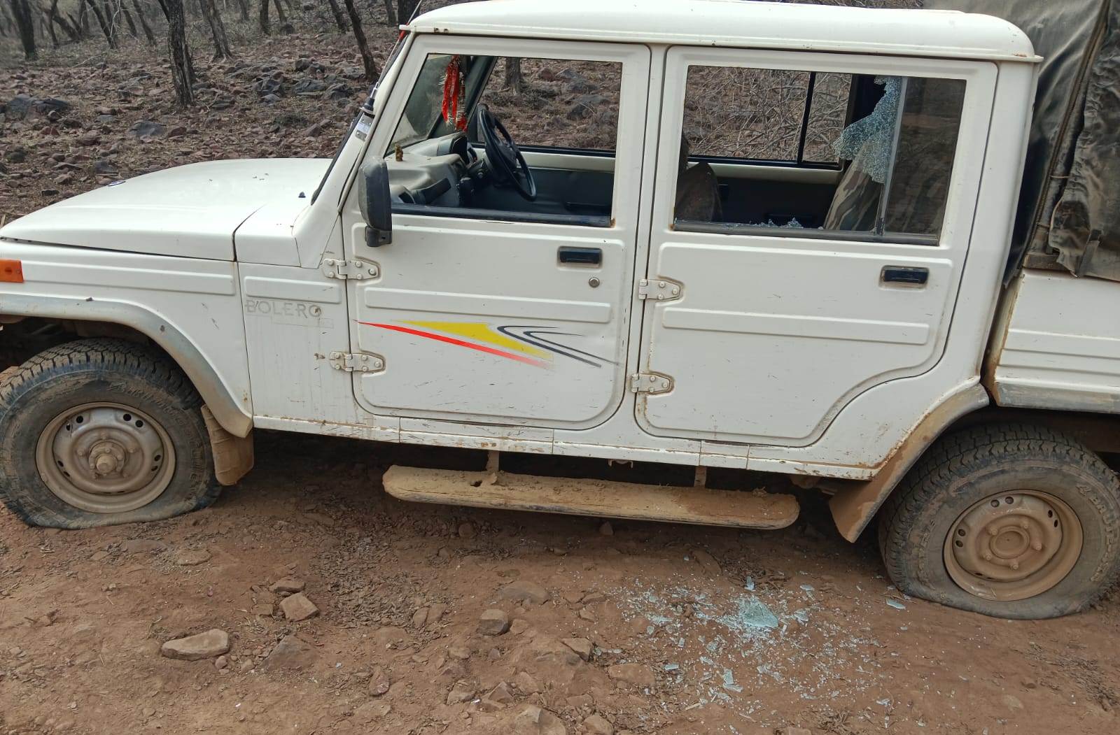 Forest employees, Home Guard soldiers taken hostage and beaten, government vehicle also damaged, case registered against 150