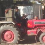Protection to gravel mafia in Banetha and Aligarh, minors are driving vehicles filled with illegal gravel.