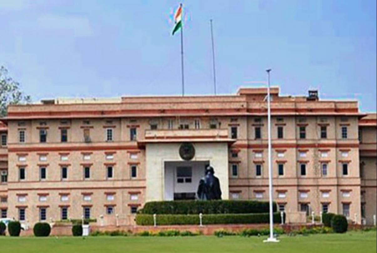Show cause notice to 11 RAS who did not join the new place, orders to 4 officers to appear before the medical board