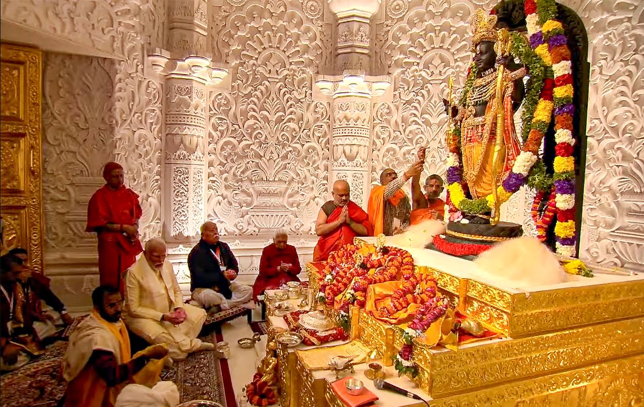 Lord's life consecration took place in Shri Ram temple of Ayodhya, see the divine and grand form of Ramlala.