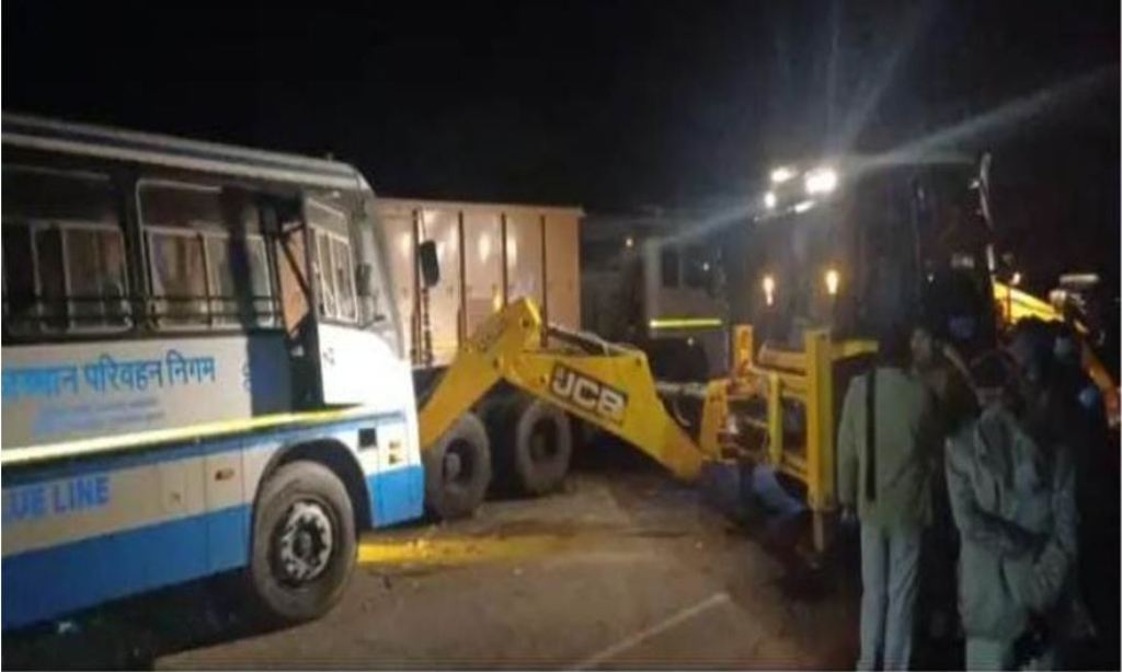 Tonk: Roadways bus rammed into trailer from behind, two including woman constable killed, a dozen injured in accident