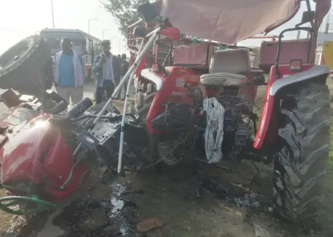 Kota: Tractor breaks into two pieces in collision with car, condition of stranded drivers critical