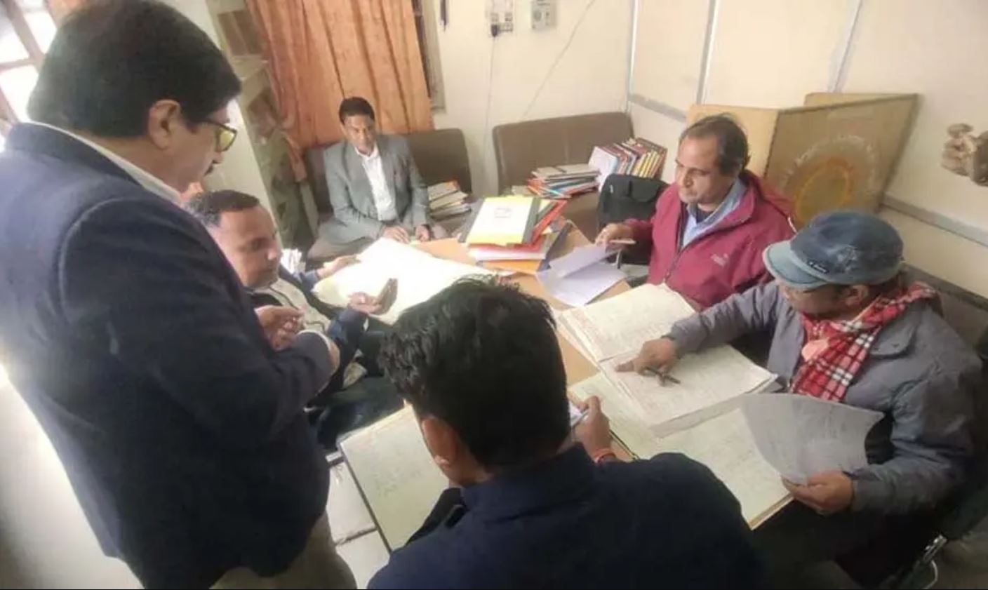 Out of 1034, 326 employees including 69 officers were found absent, Jaipur team seized 109 attendance registers.