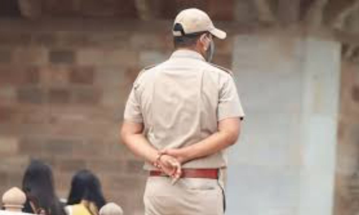 In Rajasthan, a policeman sent a message to a girl late at night, SP suspended - know the whole matter