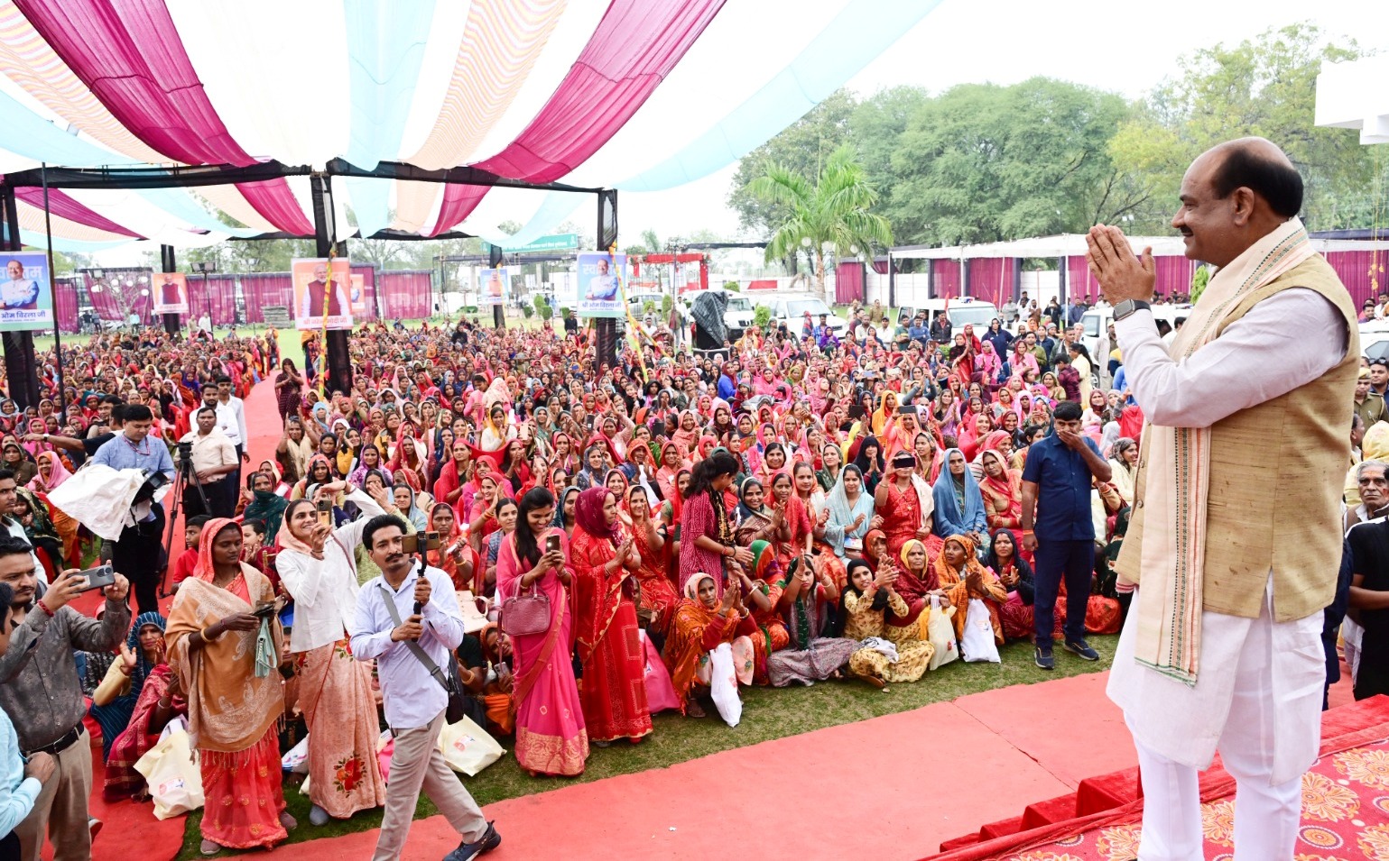 Interaction with women of self-help groups in Tiffin with Didi program, Birla said – Kota-Bundi will be made a model of success of self-help groups.