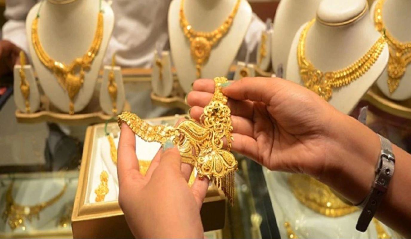 Gold silver price today: Gold and silver prices are touching the sky, 10 grams of gold became so expensive today