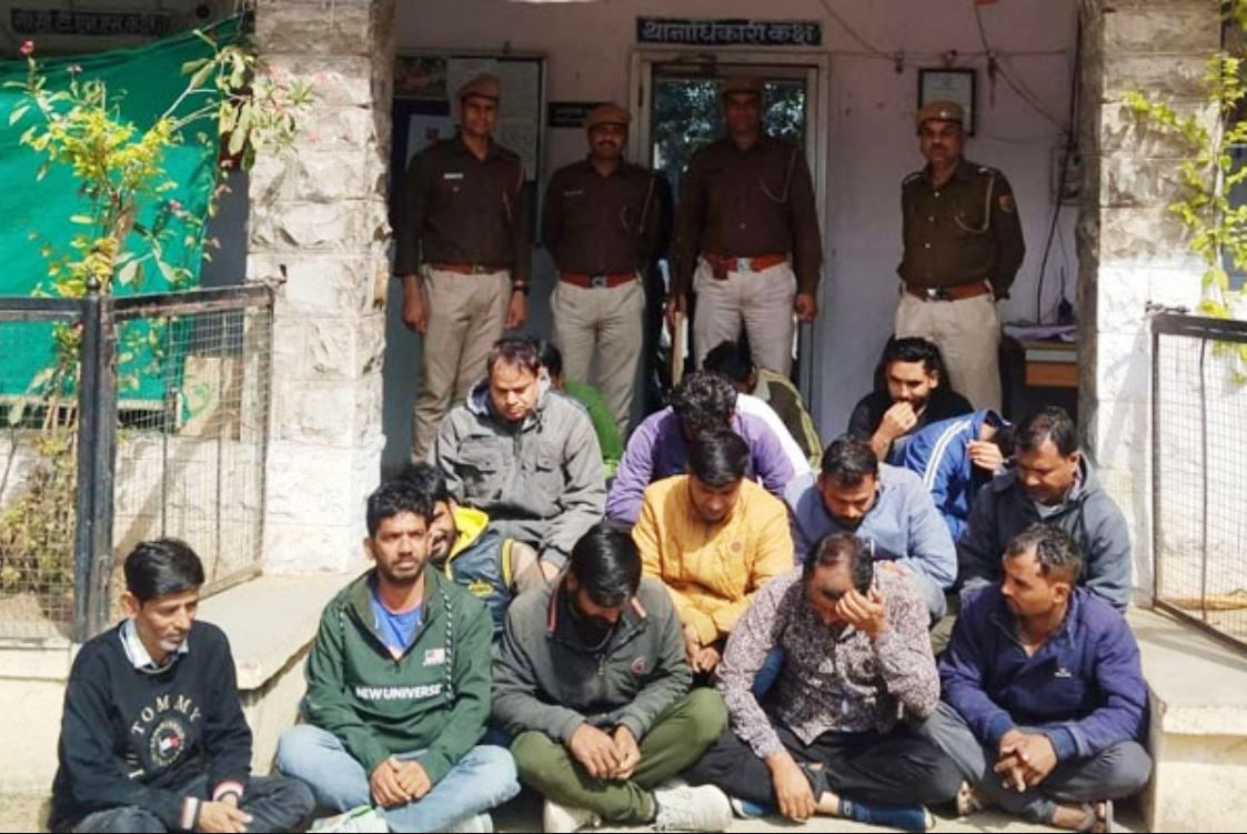 19 arrested for betting on horses in hotel, Rs 3 lakh 61 thousand in cash and 6 cars seized