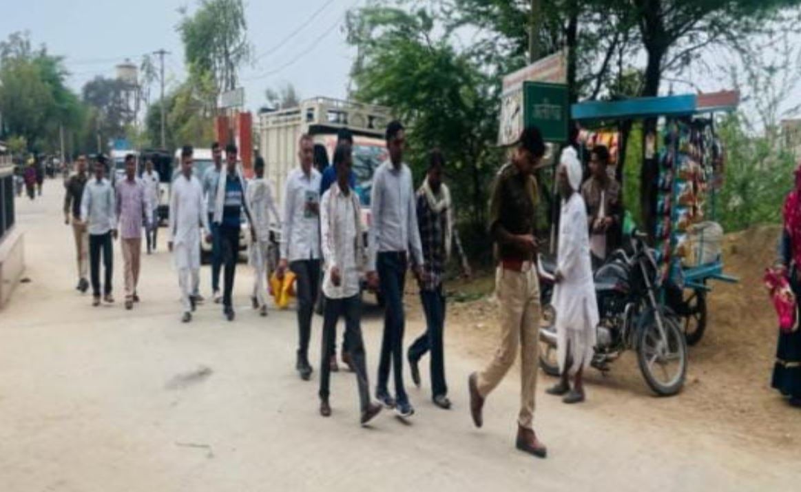 Aligarh police station in action, parade of 8 bookies, onlookers praised SHO
