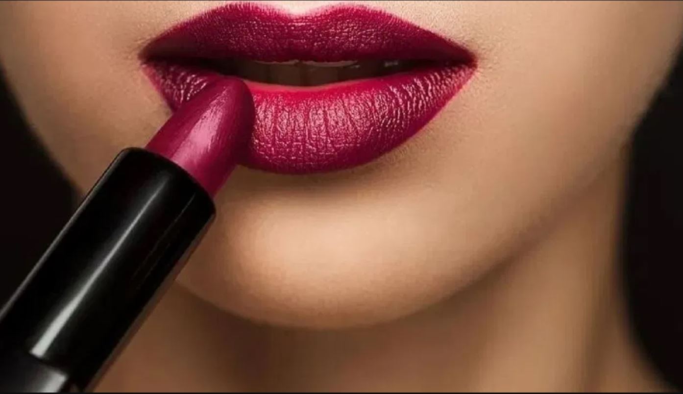 Wife asked for lipstick worth 10 rupees, husband brought it for 30 rupees, the woman went to her mother's house in anger, reported to the police