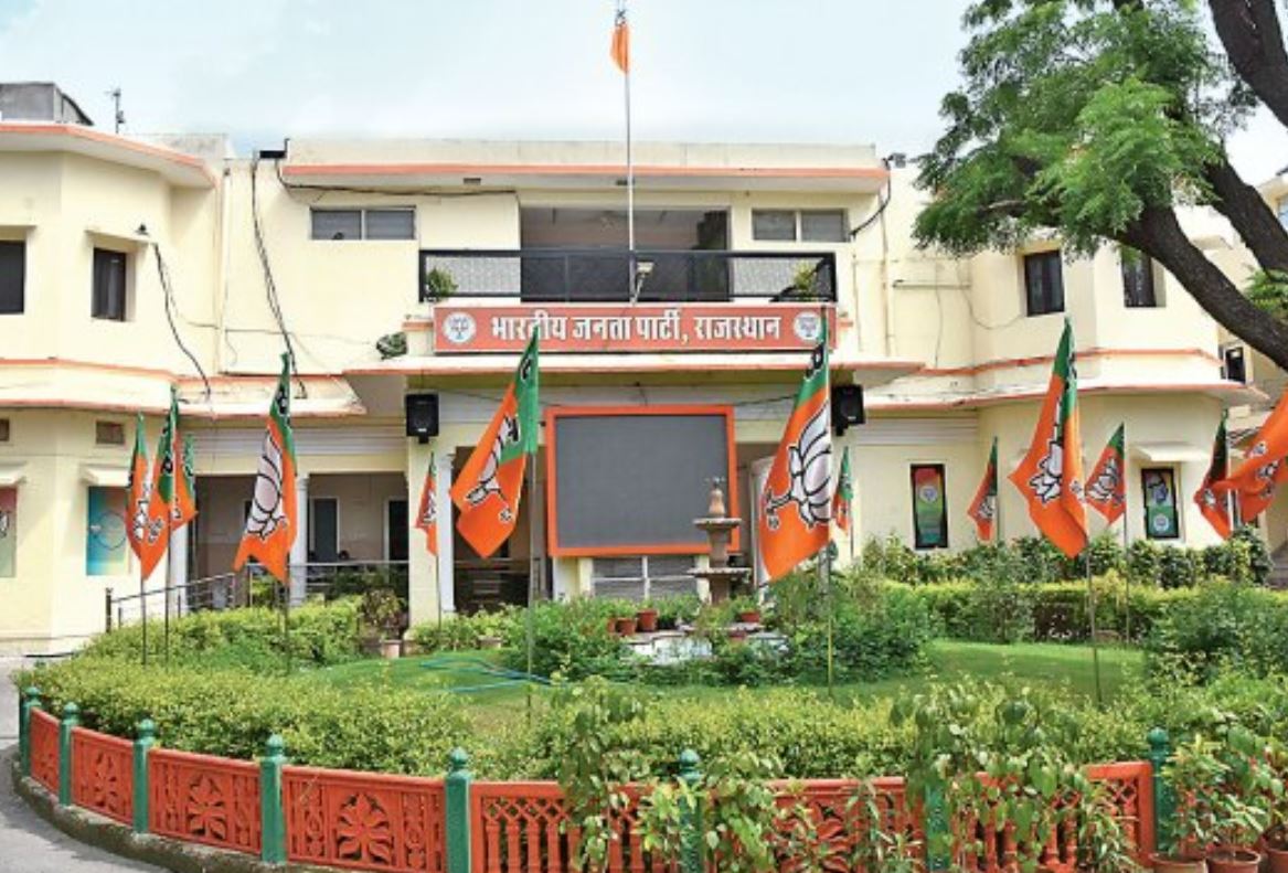 Before Lok Sabha elections, BJP changed 8 district presidents, trying to solve caste equations.