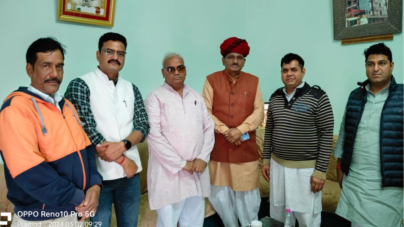 Teachers Union and All State Employees Federation Ekirit discussed various issues with the Education Minister.