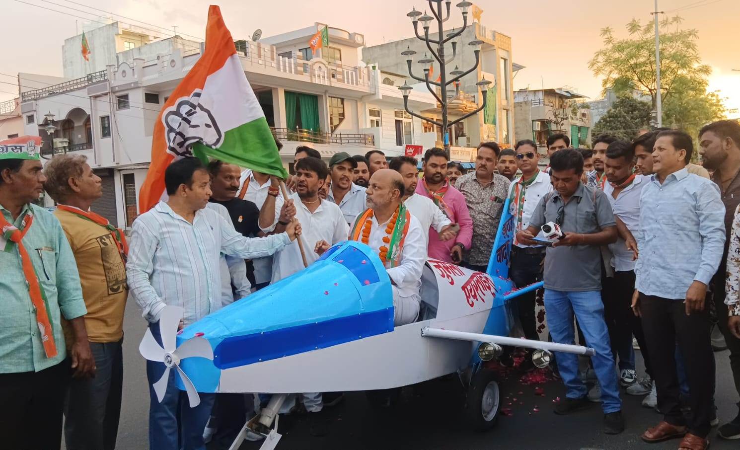 Congress took out slogan on the streets of Kota, termed Airlines, Birla's promise as false and a slogan.