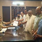 Demand to ban illegal detention and threatening of Congress workers, memorandum submitted to SP