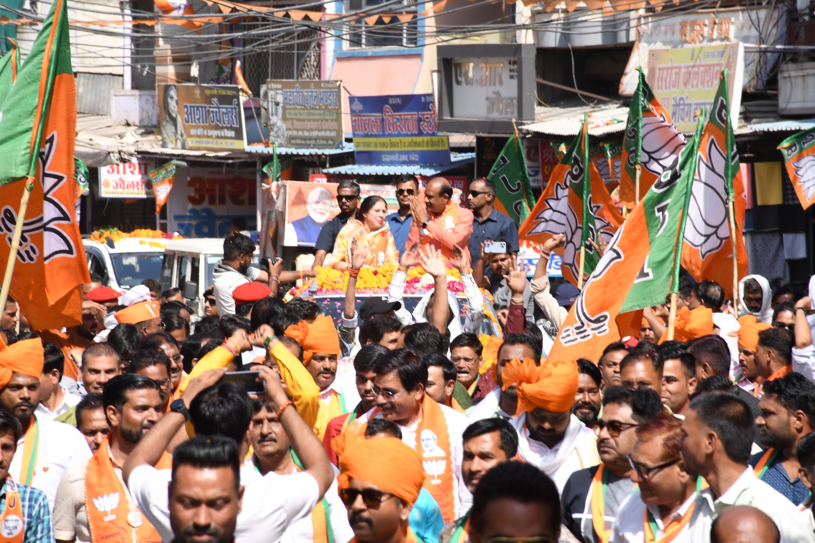 People gathered on the streets of Kota in support of BJP, Om Birla did a road show in Kota city.