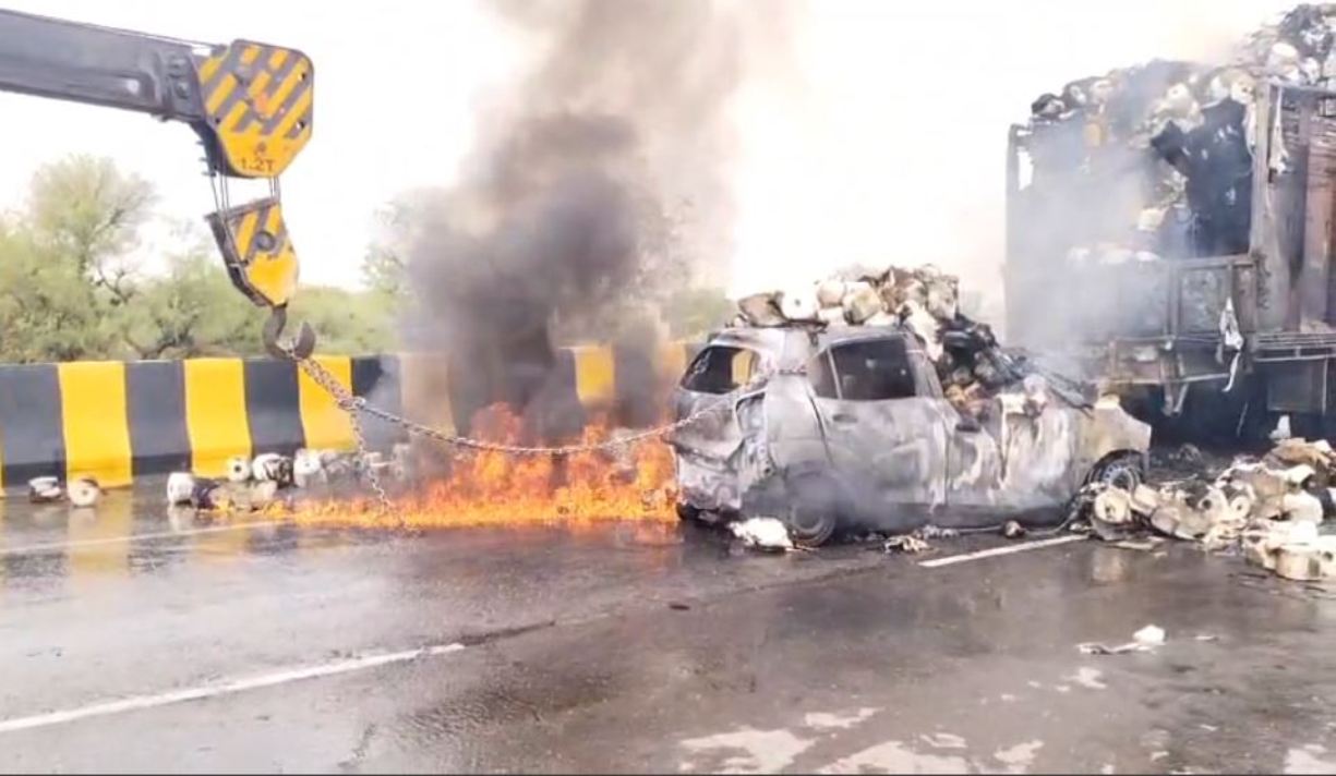 7 people including a couple and their two daughters in the car were burnt alive in the fire.