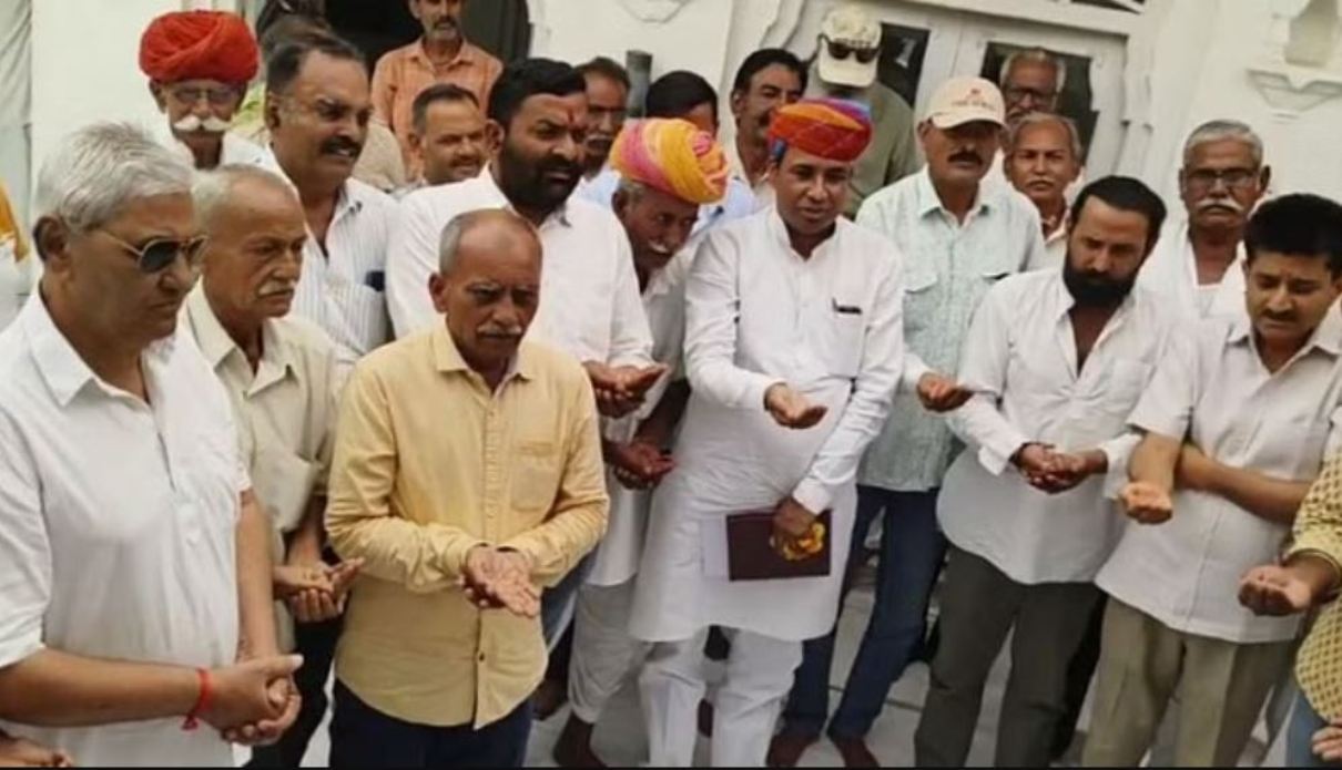 Jalore Rajputs opened front against BJP, took collective pledge not to vote for BJP