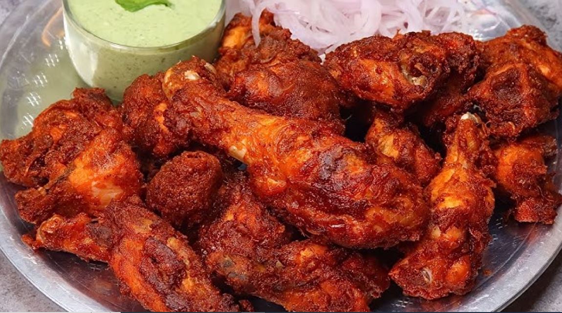 When cold chicken fry was served, the bridegroom and the bride fought with each other, they kicked and punched fiercely, Panchayat was organized in the police station.