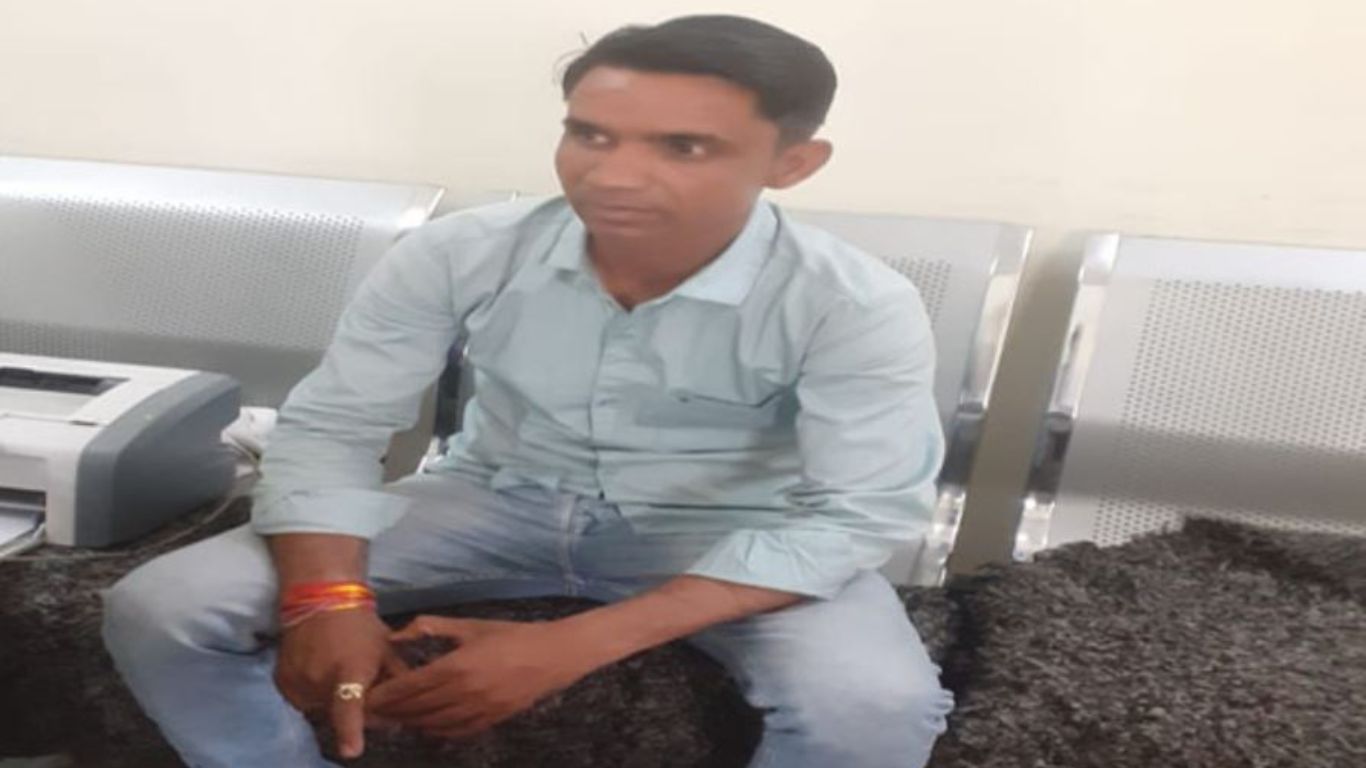 Jamadar of Municipal Corporation-South in Kota arrested red handed while taking bribe of Rs 4 thousand