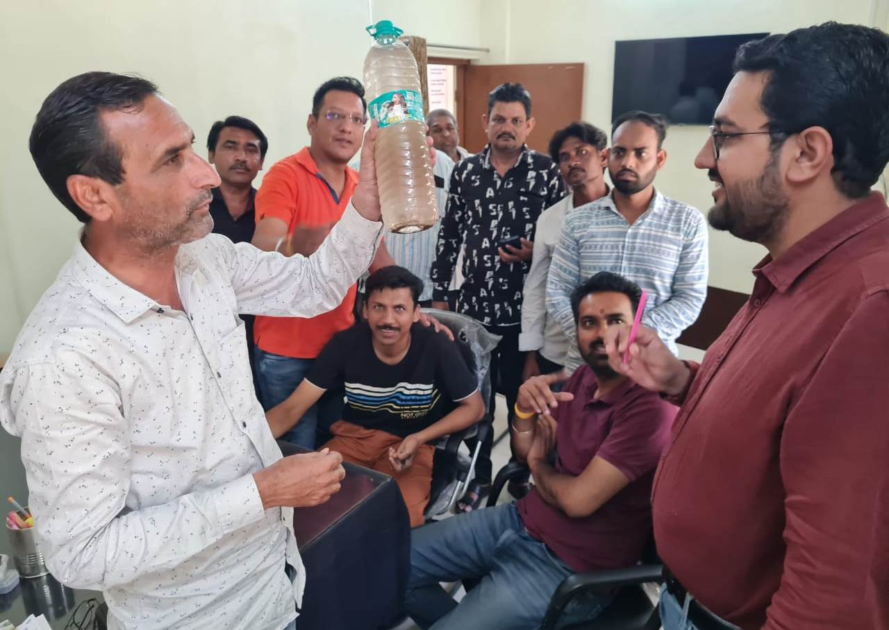 Huge demonstration at the office of Superintendent Engineer of Water Supply Department