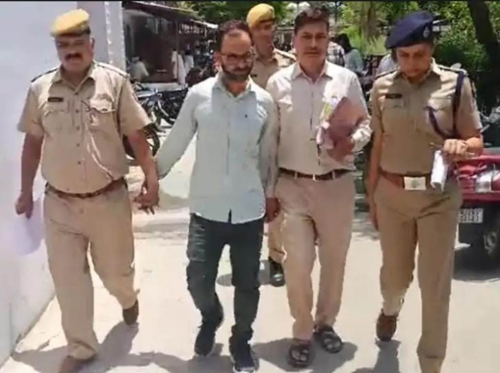 Young man who passed teacher recruitment exam by posing as dummy candidate arrested, Tenant LDC absconding in quota with reward of Rs 50,000