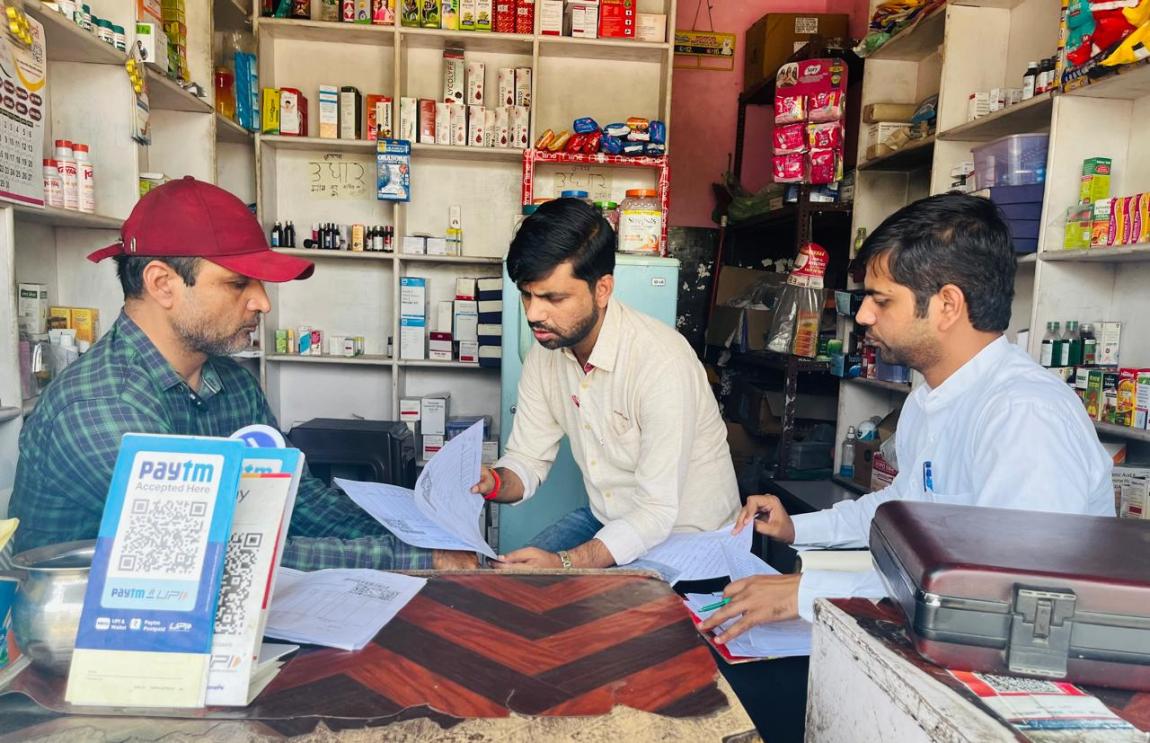 Drug trade at the medical store in Kota, the wholesaler was selling these medicines in retail?