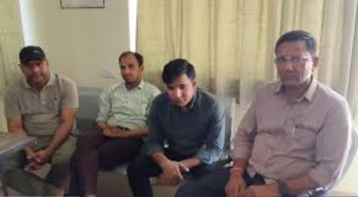 Two doctors taking bribe of Rs 25 thousand, a medical shop operator arrested, demand of Rs 1 lakh for making wrong MLC report