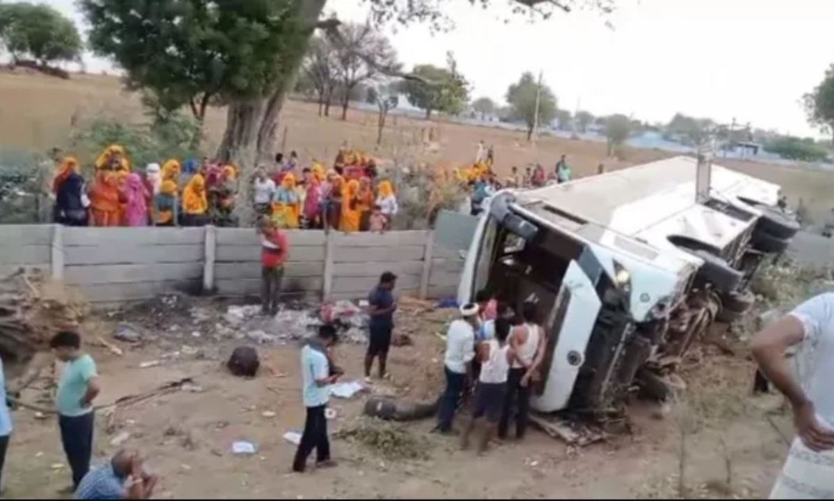 Tragic accident in Dausa, bus overturned out of control, one dead, more than 24 seriously injured