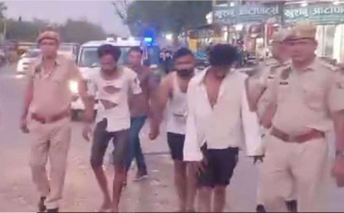 Police took out a procession barefoot against those who blackmailed a woman on Instagram