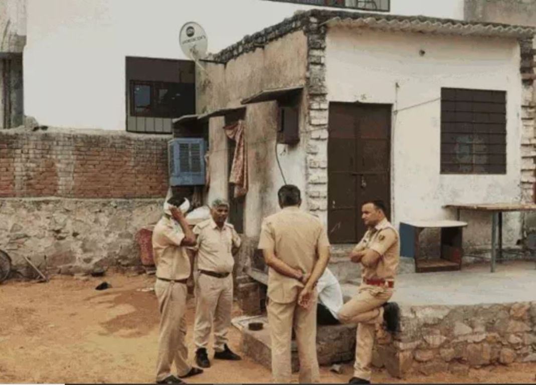 Mother murdered by slitting her throat in front of her son, husband reached the police station and said - I killed my wife